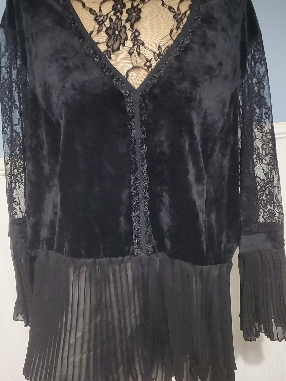 The Pyramid Collection Black Velvet Sheer Lace Top Size 2x Whimsigoth